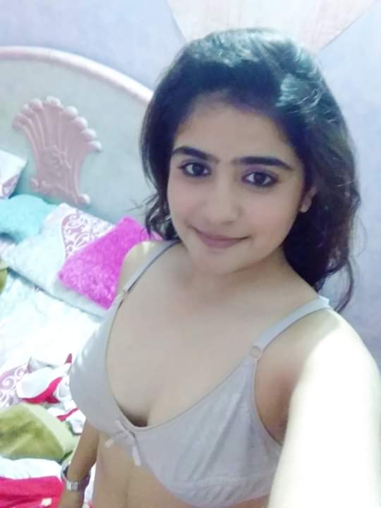Pakistani girl topless photo collection
