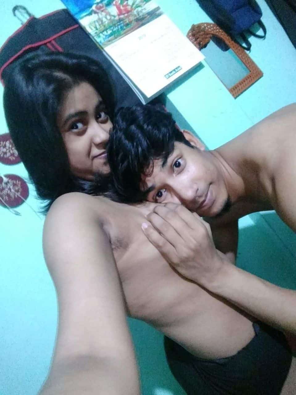 Cute girl leaked pics with her bf in nudity