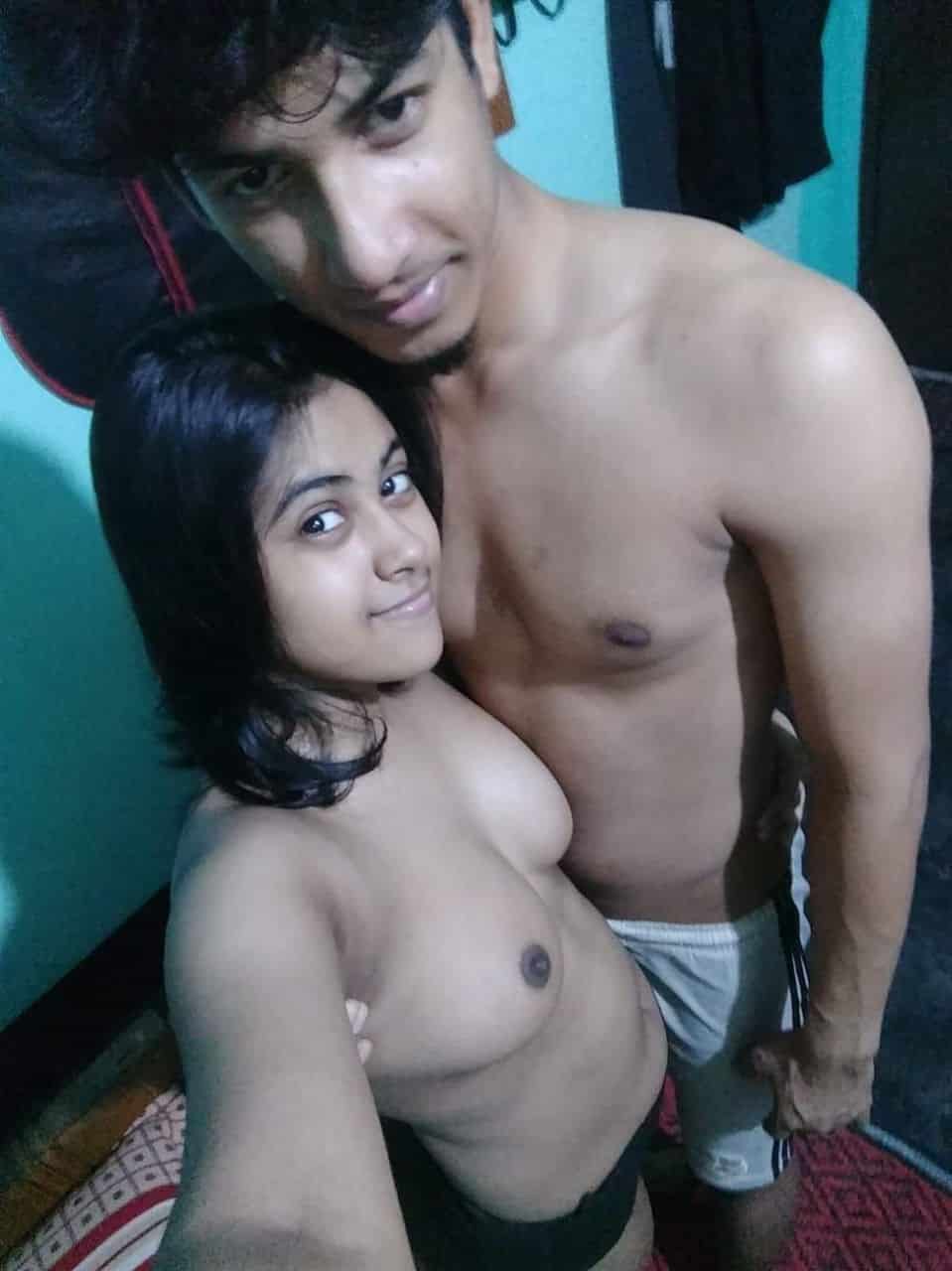 Cute girl leaked pics with her bf in nudity