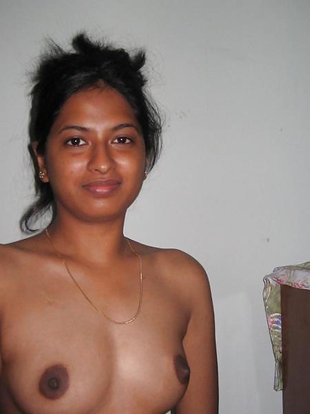 Indian sex photos of naked college girlfriends gone viral
