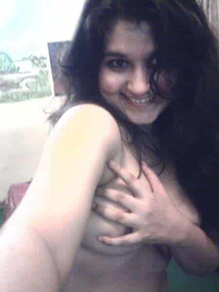 Stunning hot Paki girl leaked nudes