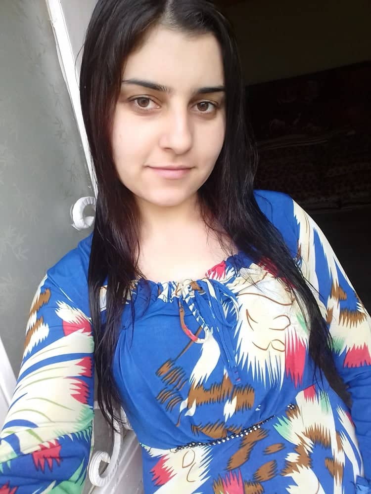 Beautiful Paki girl exposing her naked boobs and pussy