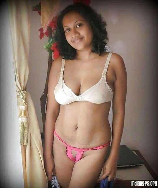 Dhaka college girl nude pics goes viral in Indian porn sites