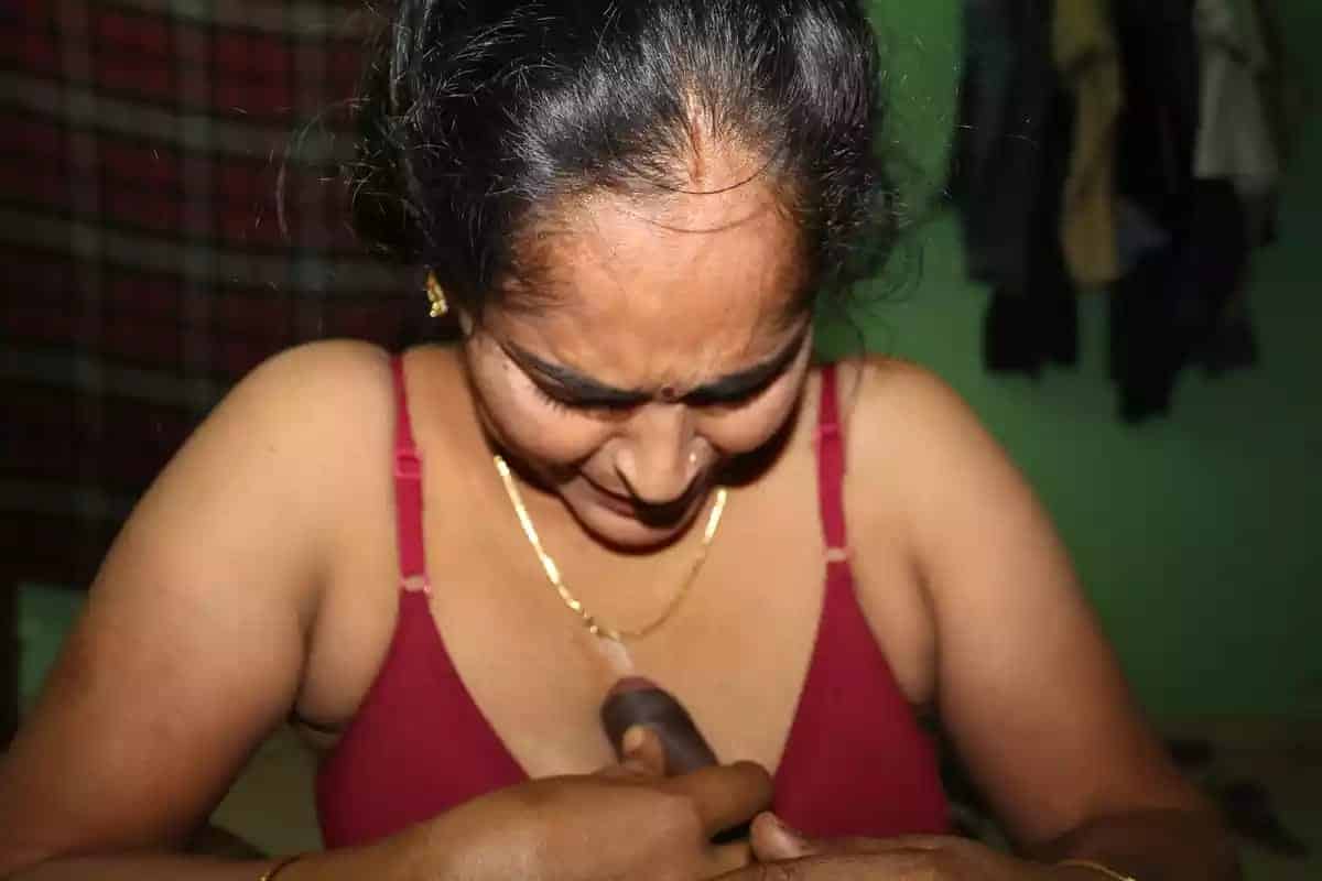 Randi Bhabhi sex pics leaked by her customer