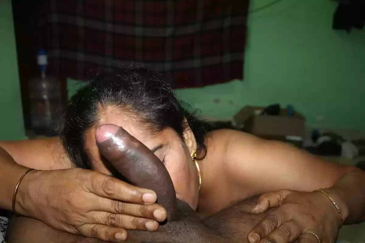 Randi Bhabhi sex pics leaked by her customer