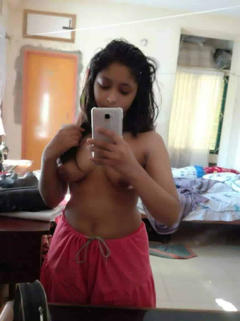 Leaked sexy Desi beauty hot selfies