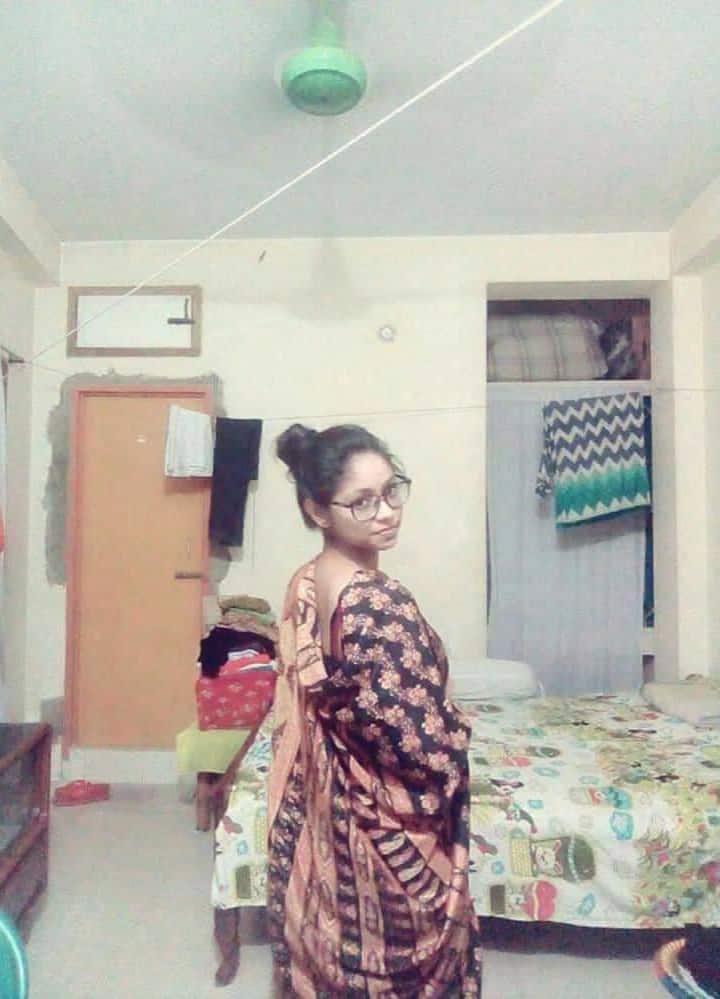 Leaked sexy Desi beauty hot selfies