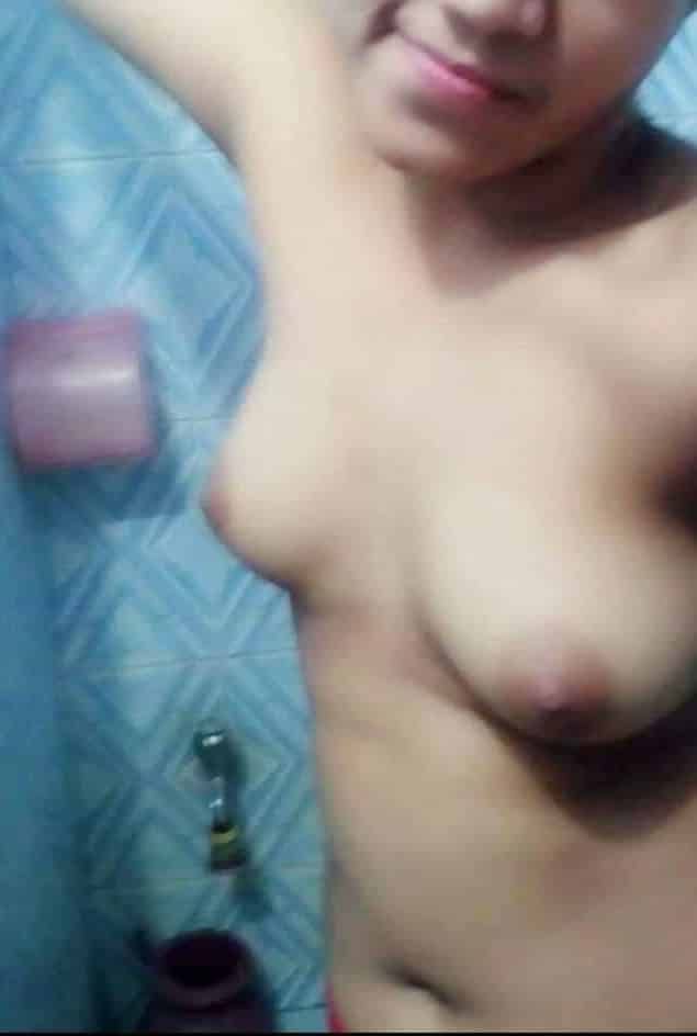 Leaked sexy Desi beauty hot selfies