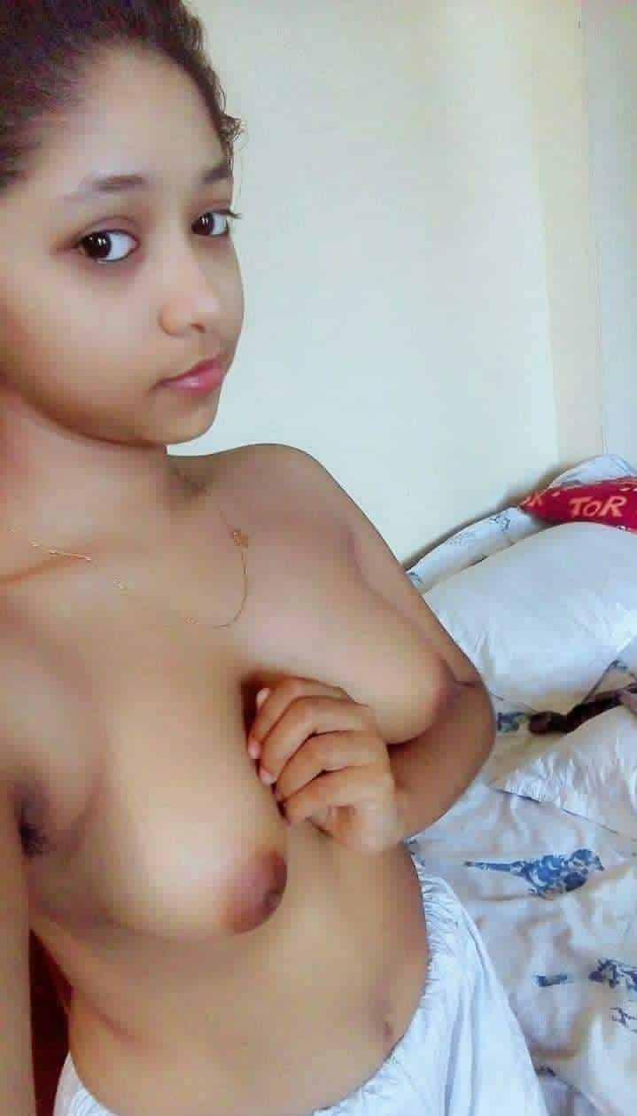 Leaked sexy Desi beauty hot selfies