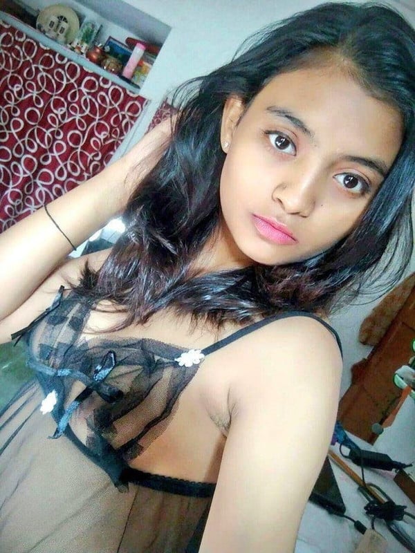 19yo college girl nude selfies full set