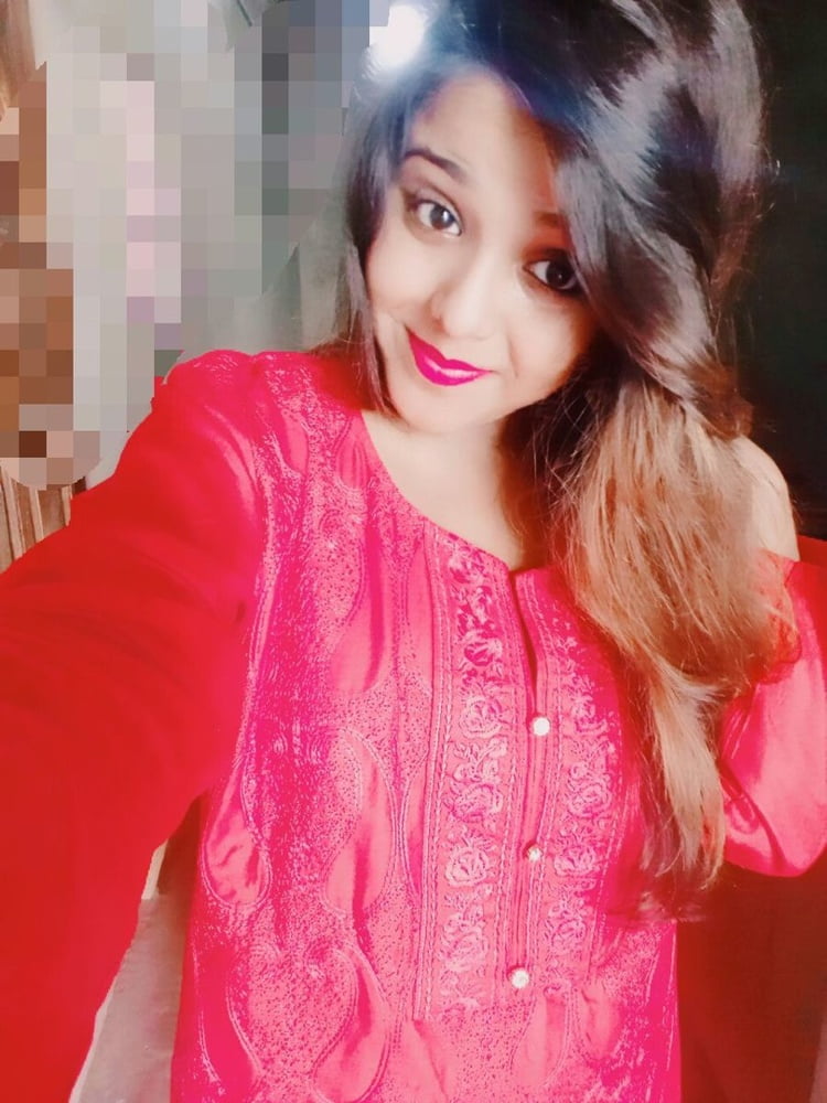 Big tits college girl nude pics