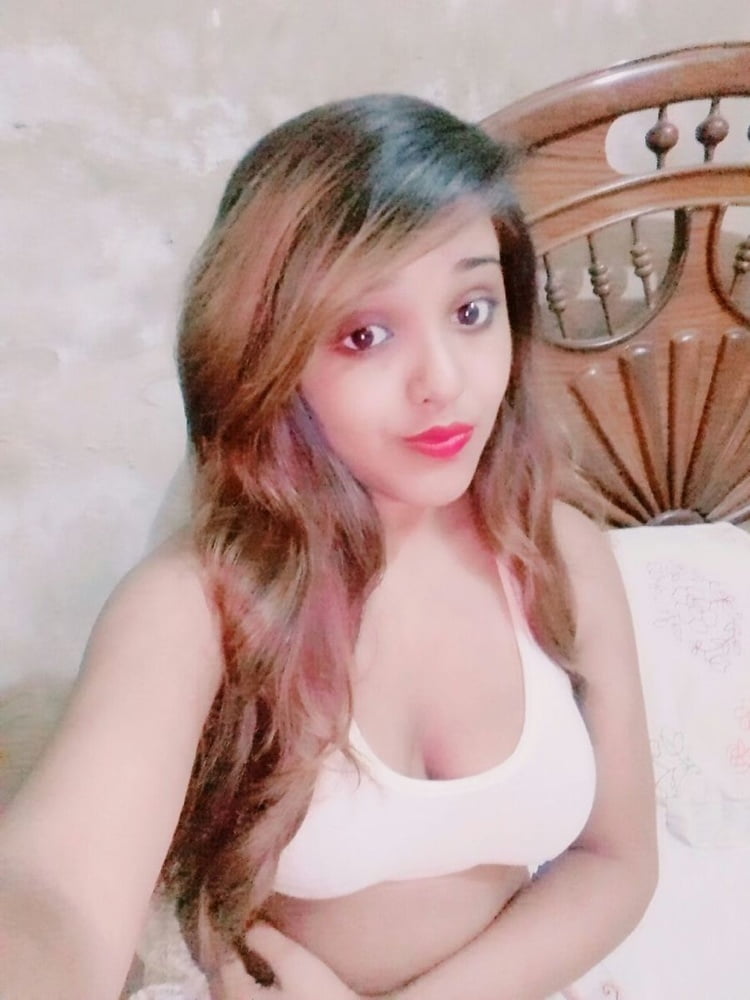 Big tits college girl nude pics