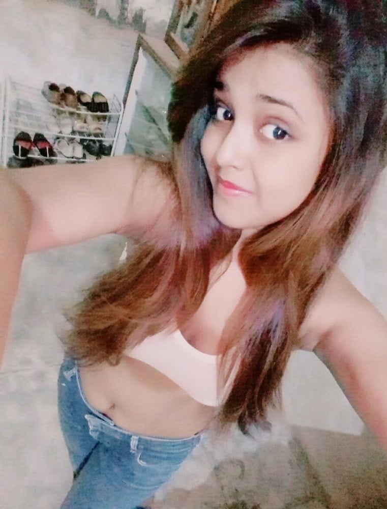 Big tits college girl nude pics