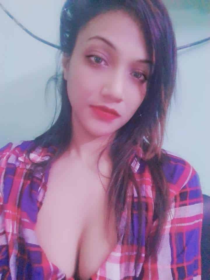 Self-shot tiny pussy girl photos leaked online