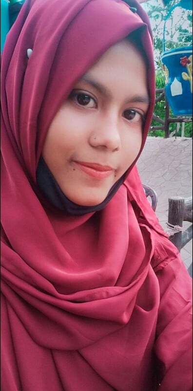 Hijabi Muslim college girl nude selfie photos