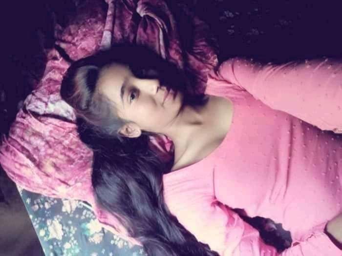 Booby college girl goes topless for her bf