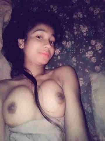 Booby college girl goes topless for her bf