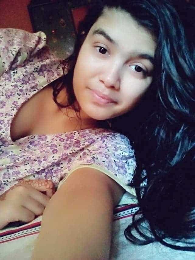 Nude Desi beauty from Bangladesh exposing herself on cam