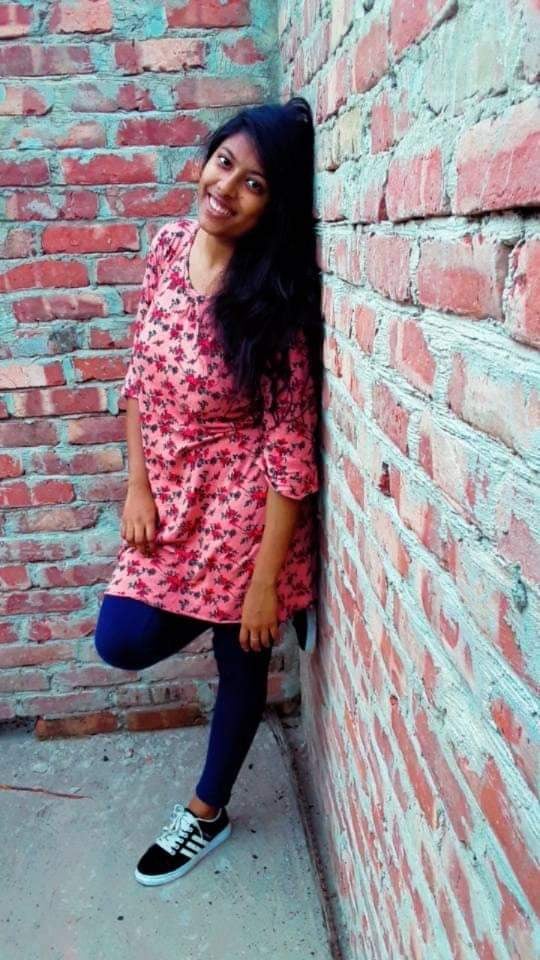 Sexy Indian college babe nude pics