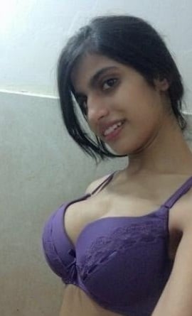 Indian college girl nude selfies