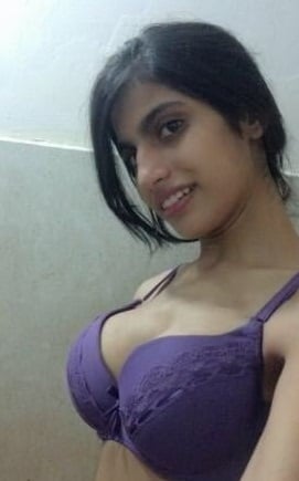 Indian college girl nude selfies