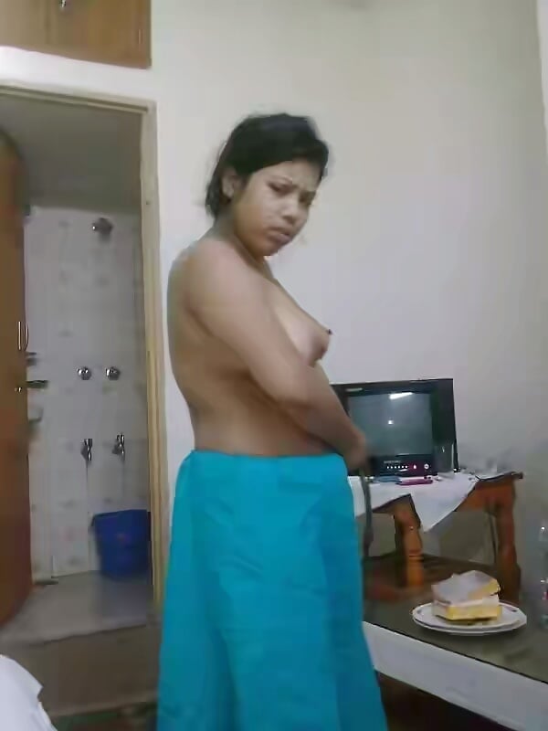 Cheating Desi wife pics of nudity
