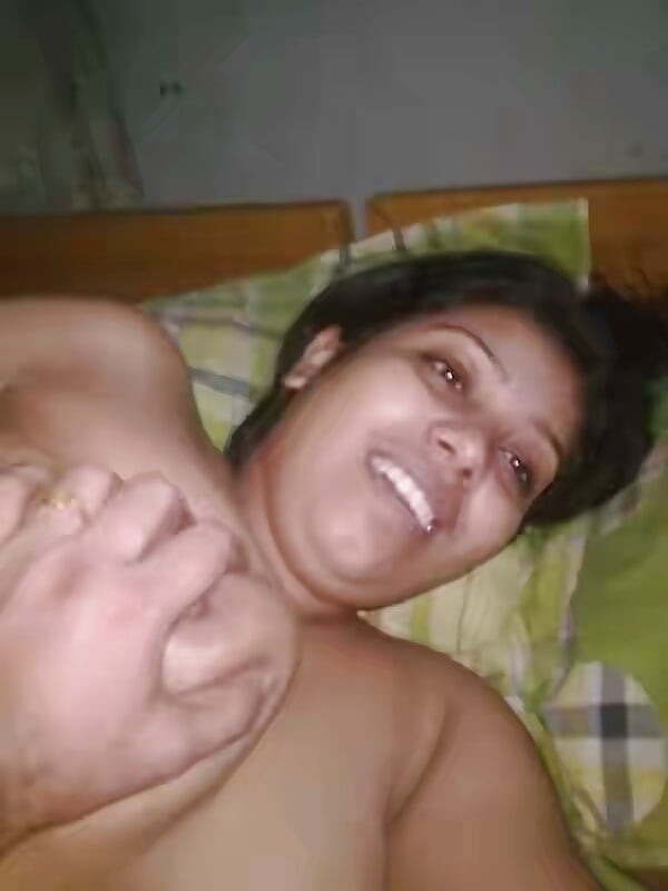 Cheating Desi wife pics of nudity