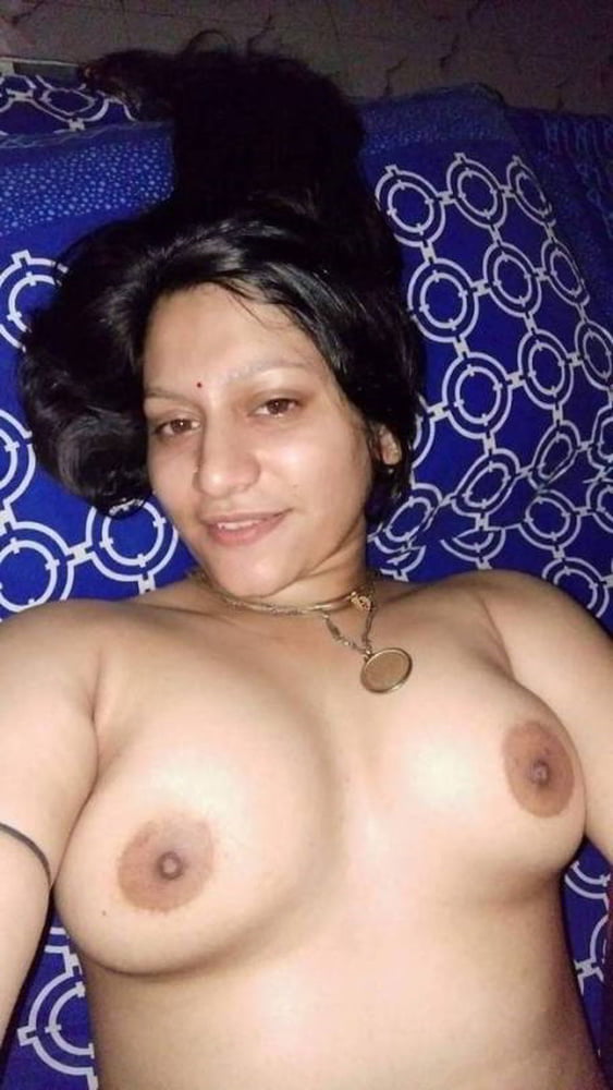 Bangladesi wife nude pics shared online