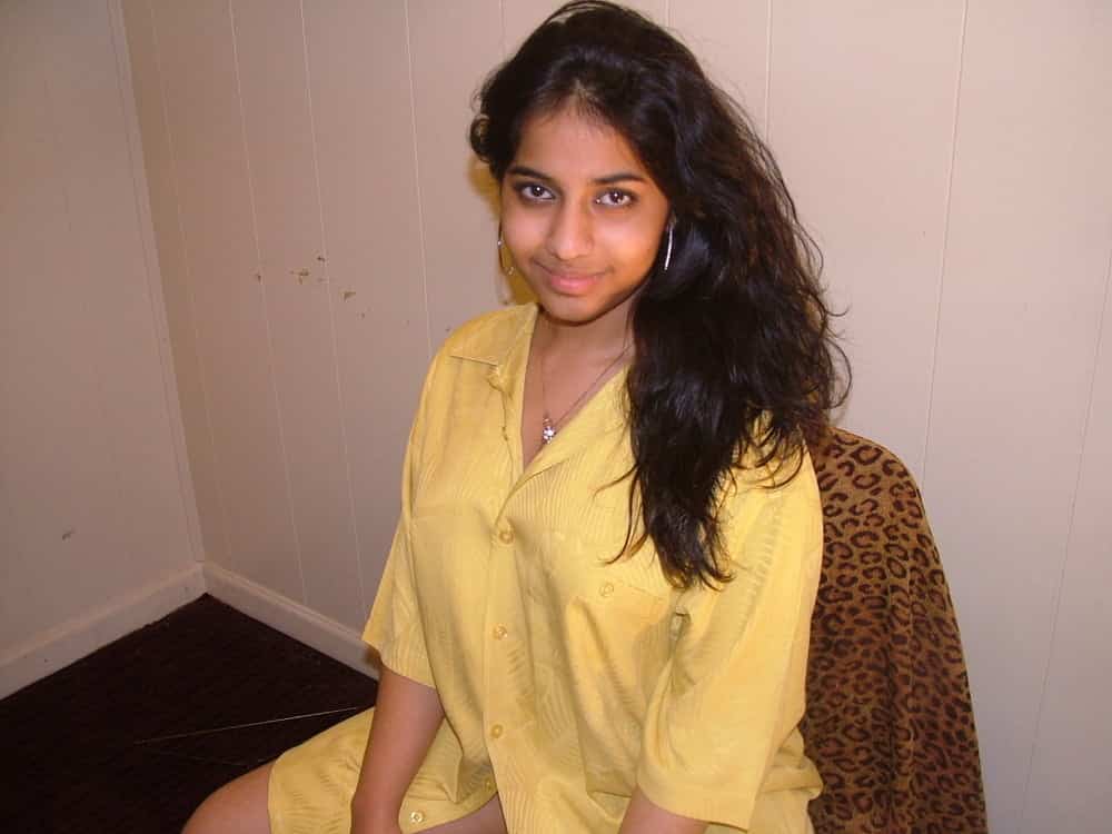 Sensational and seductive XXX Indian sex photos of college girl Yachna
