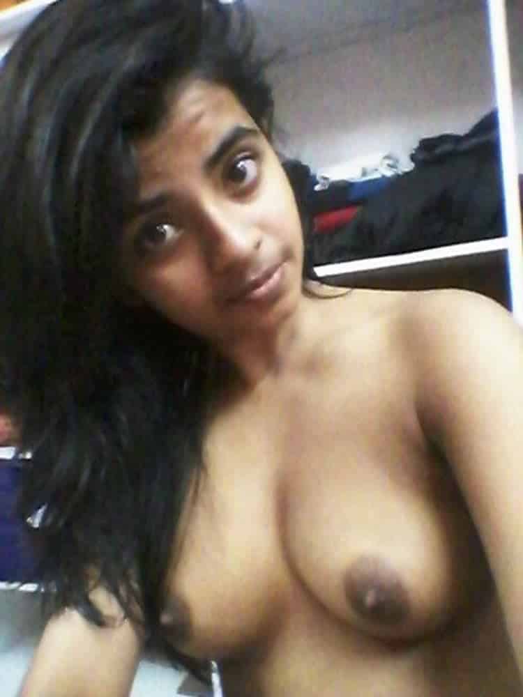Sensational and seductive XXX Indian sex photos of college girl Yachna