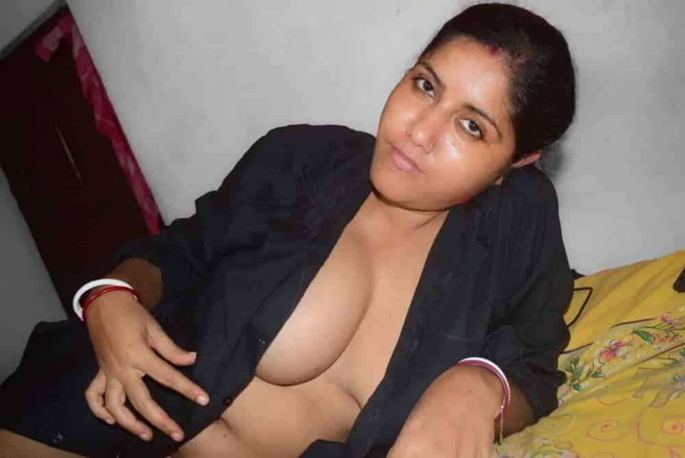Desi naked wife xxx Indian sex photos leaked online by ex!