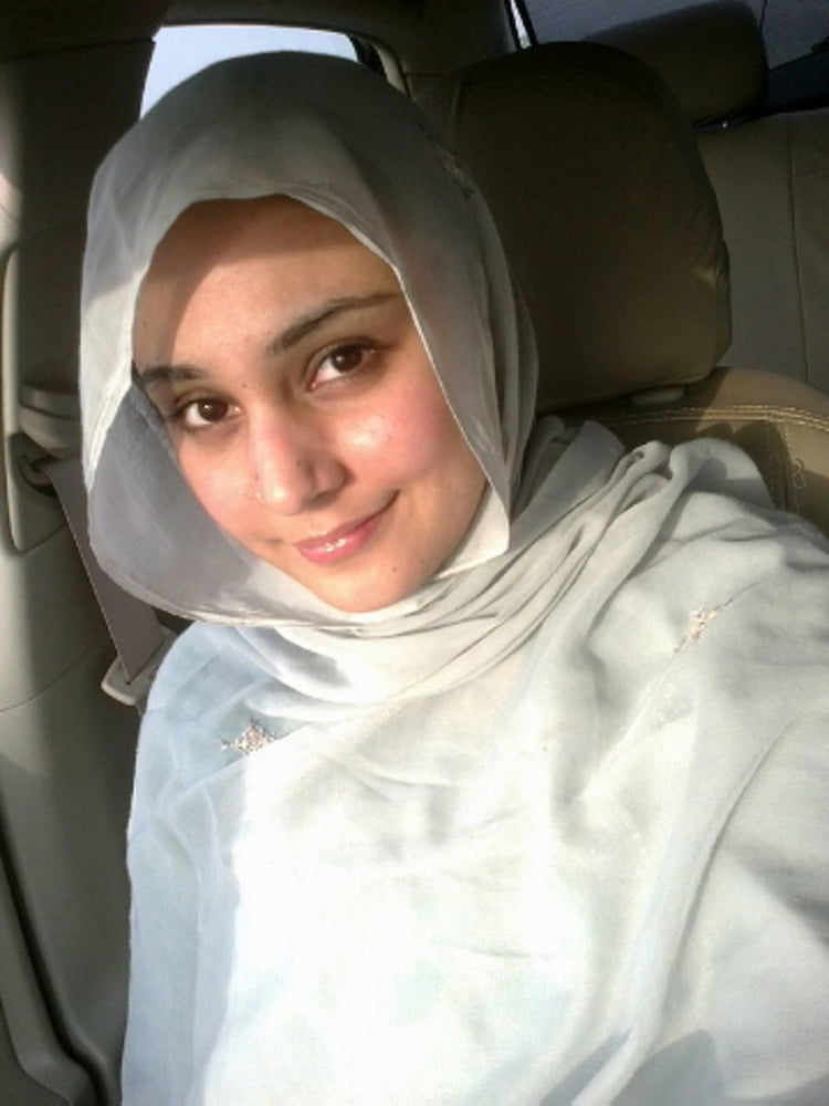 Cute Muslim wife showing her nude body