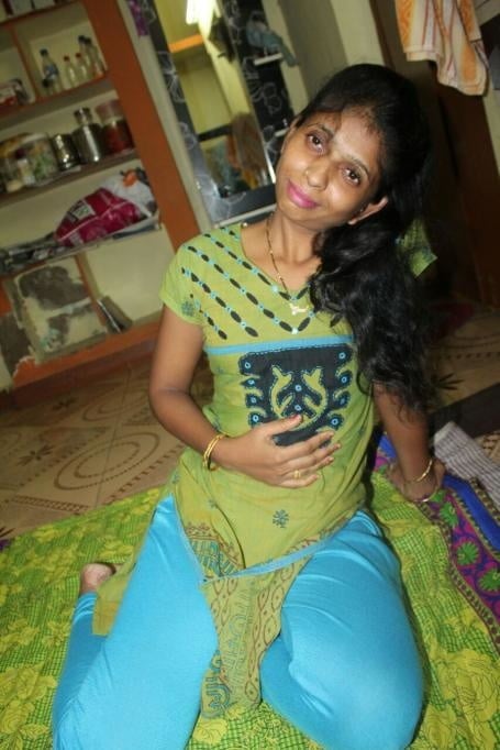 Kerala wife nude pics for her WhatsApp lover