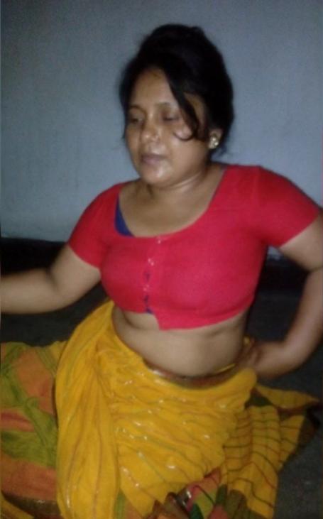 Newly-married Muslim wife nude pics