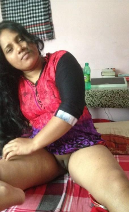 Newly-married Muslim wife nude pics