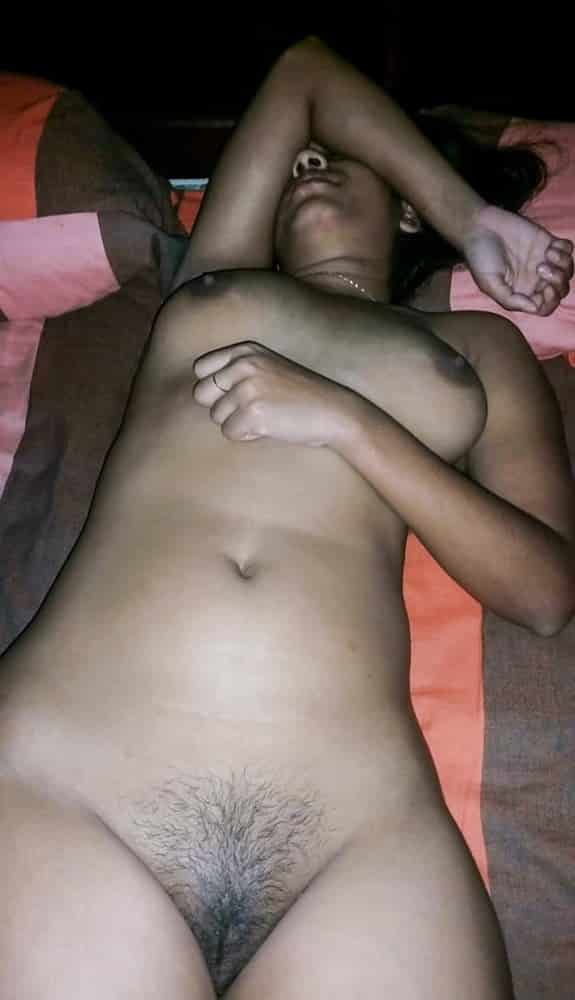 Gorgeous housewife sexy Desi nude photos