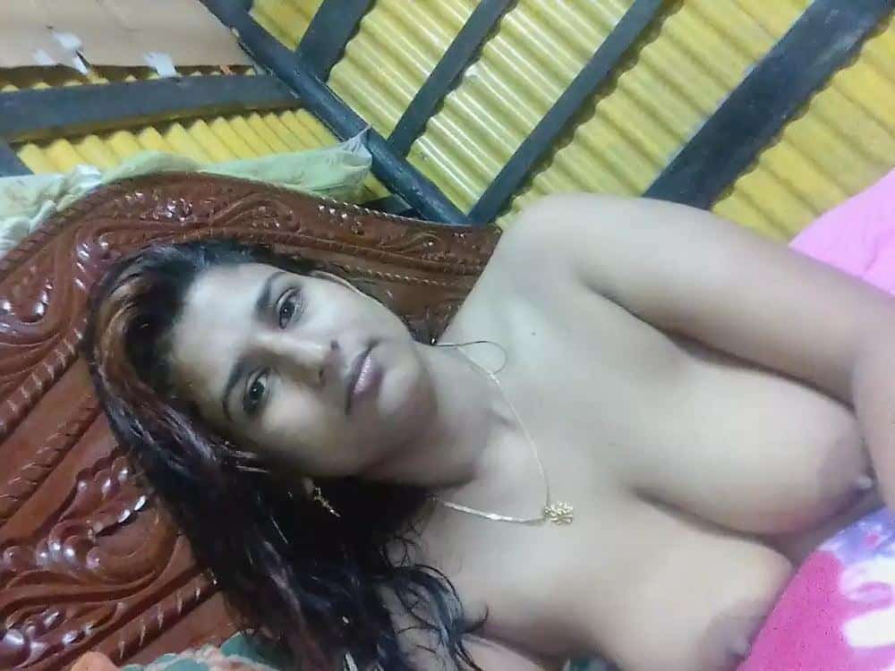 Desi housewife nude photos looks stunning hot