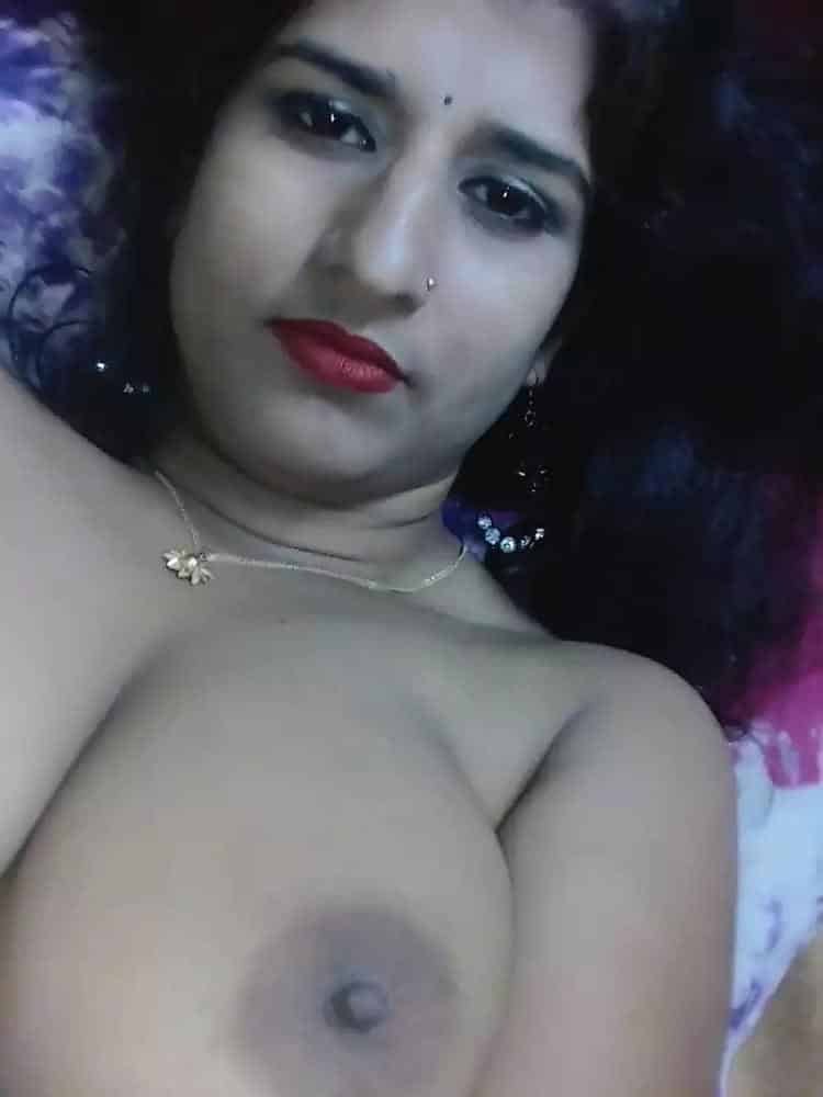 Desi housewife nude photos looks stunning hot