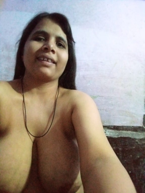 Busty Paki Desi wife nude photos