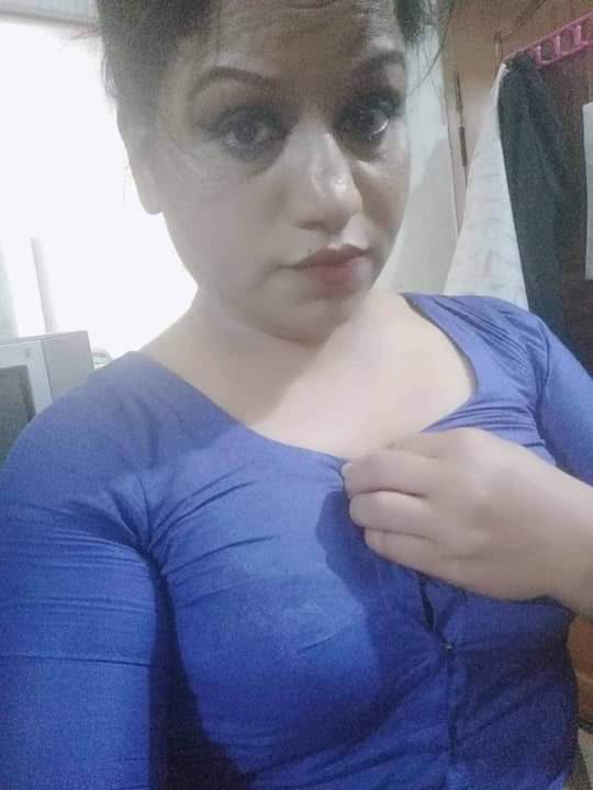 Mature sexy wife photos shared online