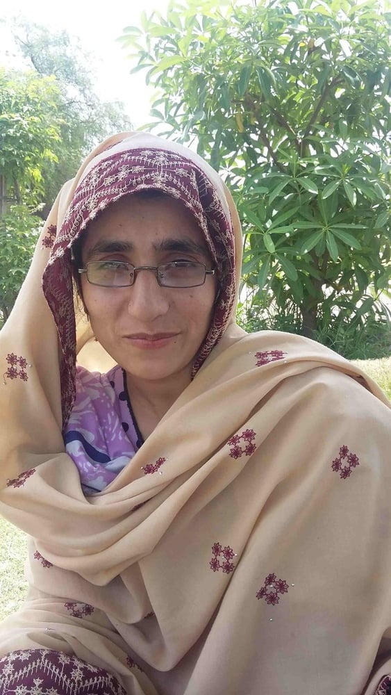 White-skinned Muslim Desi wife nude pics