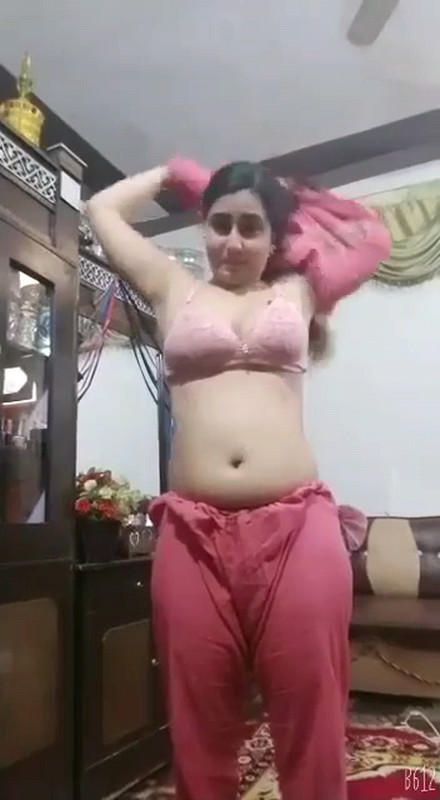 Paki housewife stripping salwar suit and pussy show pics
