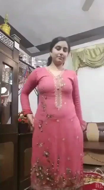 Paki housewife stripping salwar suit and pussy show pics