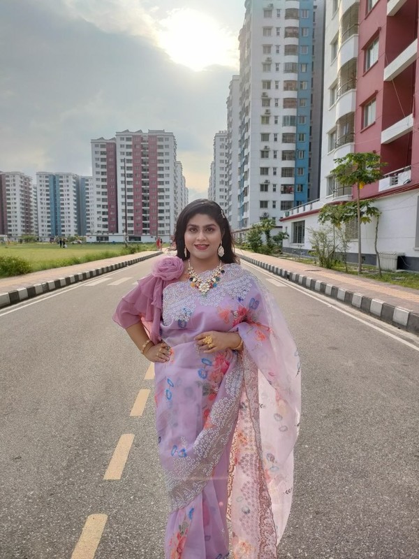 Newly married Indian girl nude sex photos