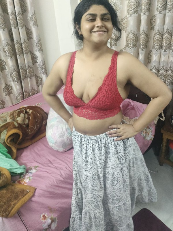 Newly married Indian girl nude sex photos