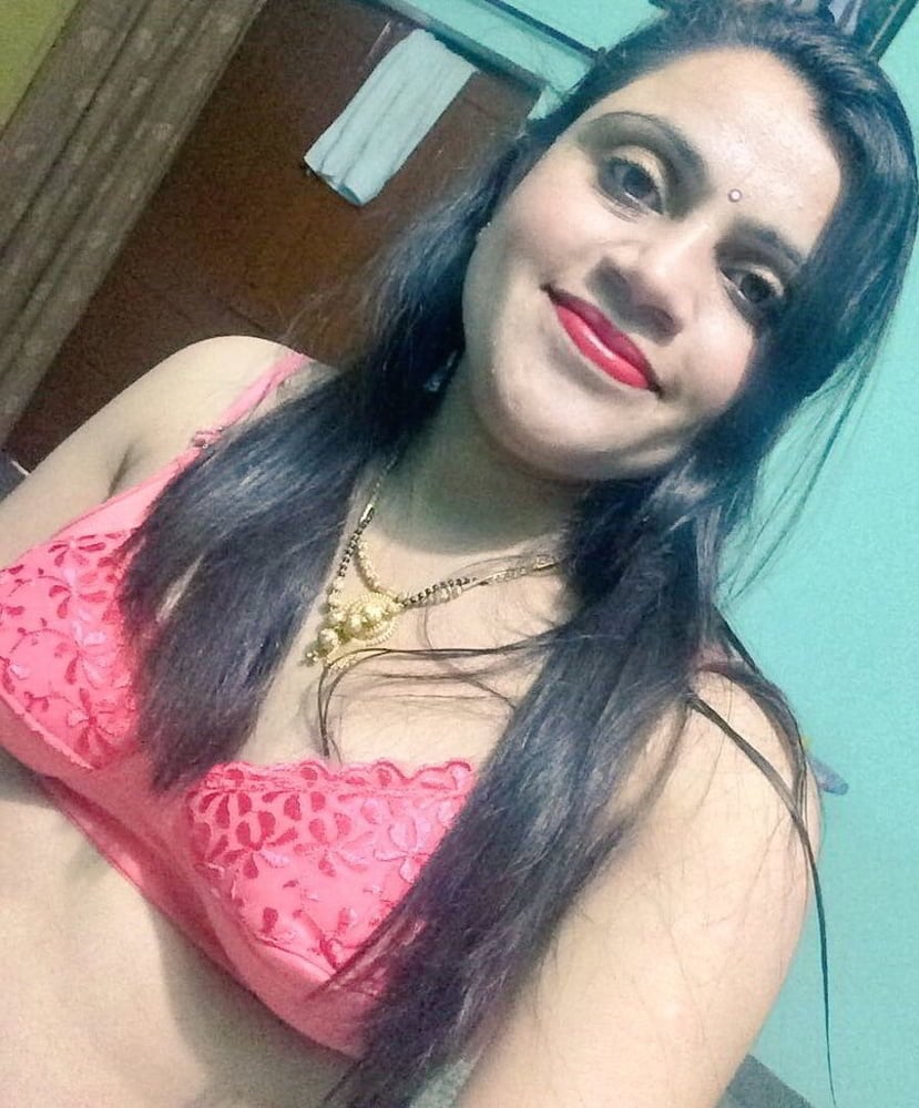 Small tits Indian housewife nude pics