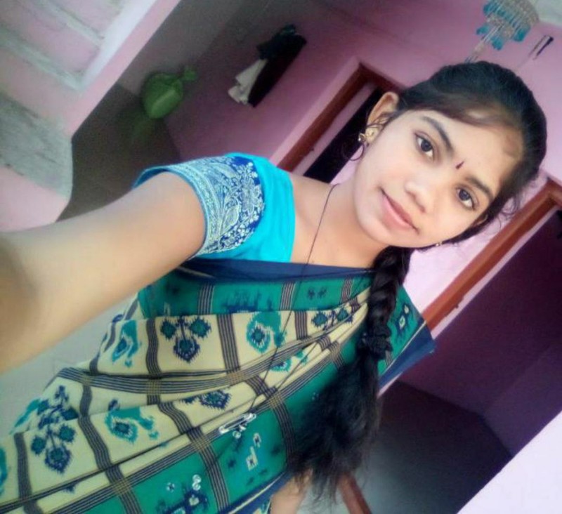 Newly married Indian girl topless photos galore