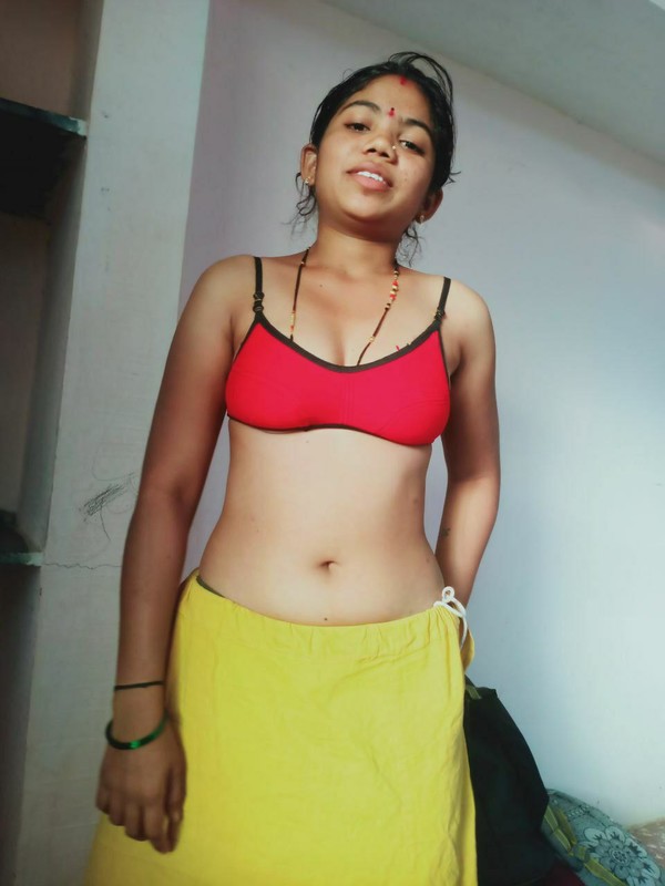 Newly married Indian girl topless photos galore