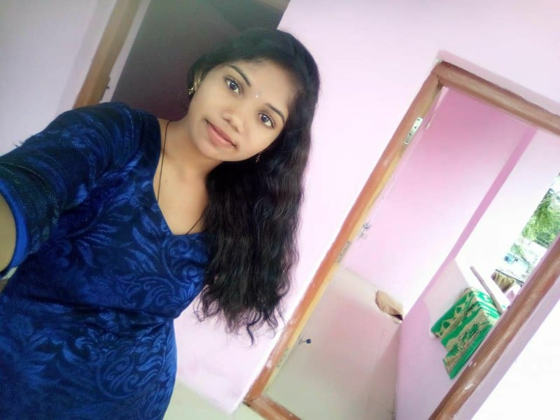 Newly married Indian girl topless photos galore