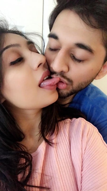 Beautiful Indian girl sex photos with boyfriend in hotel